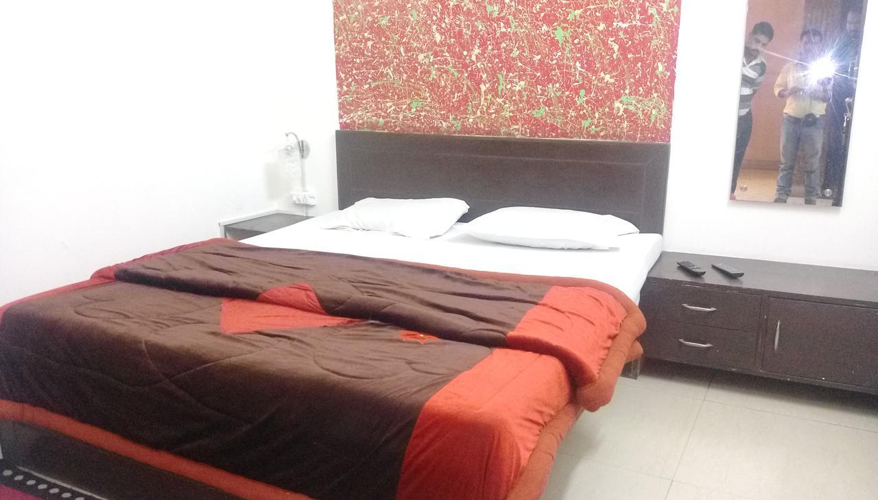 Hotel Aashiyana Agra  Bagian luar foto