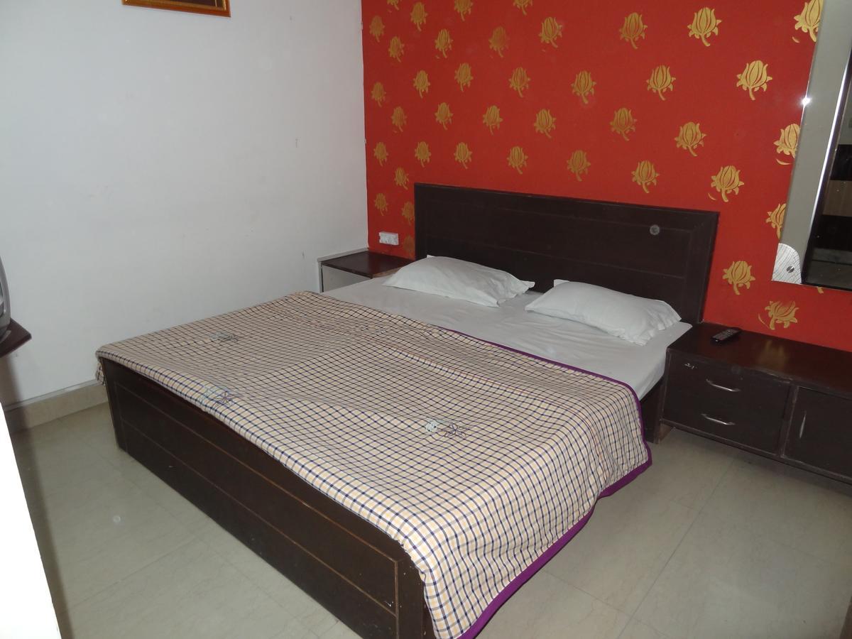 Hotel Aashiyana Agra  Bagian luar foto